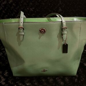 COACH Women's Crossgrain Turnlock Tote Dark Green Tote